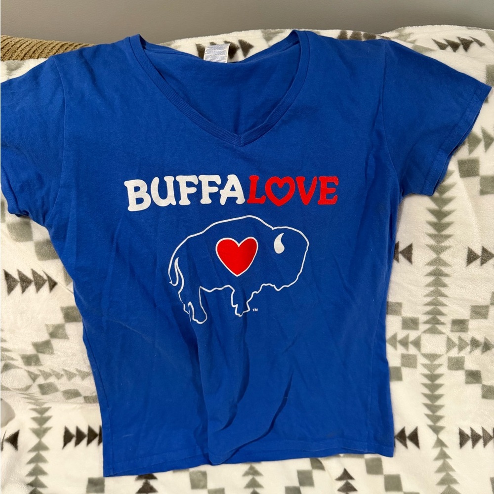Buffalove short sleeve v neck shirt